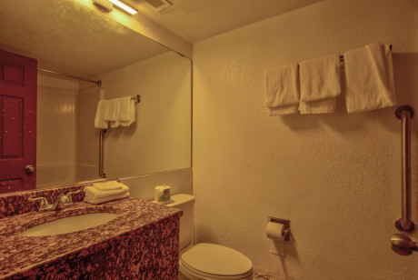 Welcome to Clearwater Hotel - Bathroom