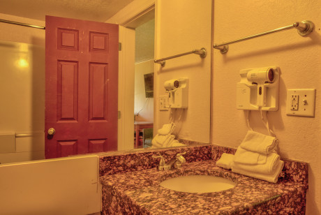 Welcome to Clearwater Hotel - Bathroom